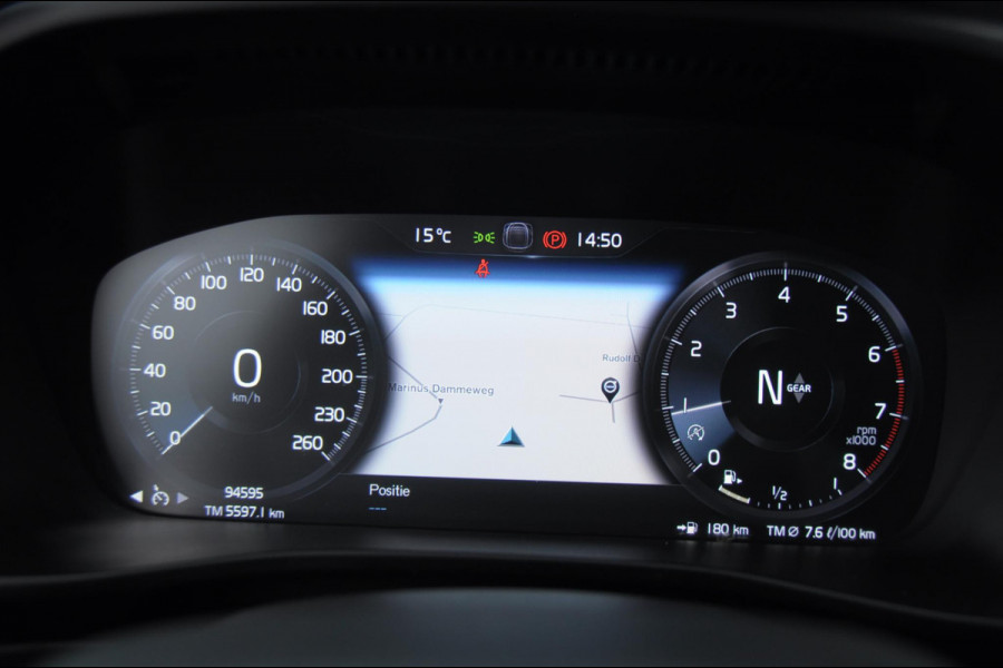 Volvo XC40 T3 163PK / Cruise control / Parkeersensoren met camera / Automatisch climate control / Bluetooth / Metallic lak / Lichtmetalen velgen