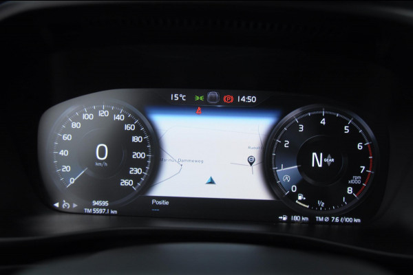 Volvo XC40 T3 163PK / Cruise control / Parkeersensoren met camera / Automatisch climate control / Bluetooth / Metallic lak / Lichtmetalen velgen