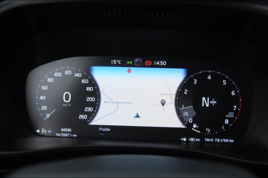 Volvo XC40 T3 163PK / Cruise control / Parkeersensoren met camera / Automatisch climate control / Bluetooth / Metallic lak / Lichtmetalen velgen