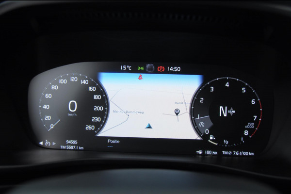 Volvo XC40 T3 163PK / Cruise control / Parkeersensoren met camera / Automatisch climate control / Bluetooth / Metallic lak / Lichtmetalen velgen