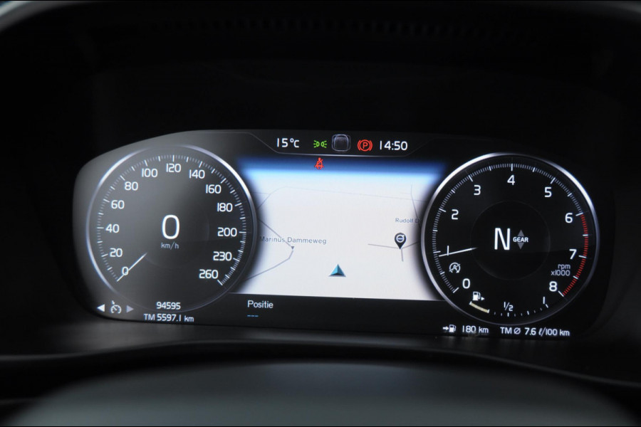 Volvo XC40 T3 163PK / Cruise control / Parkeersensoren met camera / Automatisch climate control / Bluetooth / Metallic lak / Lichtmetalen velgen