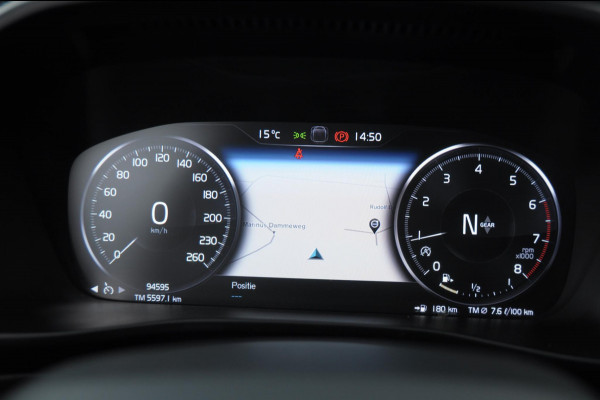 Volvo XC40 T3 163PK / Cruise control / Parkeersensoren met camera / Automatisch climate control / Bluetooth / Metallic lak / Lichtmetalen velgen