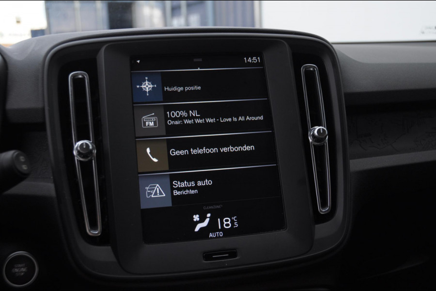 Volvo XC40 T3 163PK / Cruise control / Parkeersensoren met camera / Automatisch climate control / Bluetooth / Metallic lak / Lichtmetalen velgen