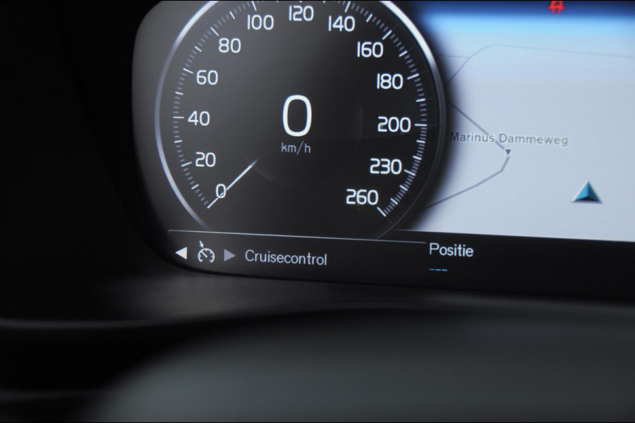 Volvo XC40 T3 163PK / Cruise control / Parkeersensoren met camera / Automatisch climate control / Bluetooth / Metallic lak / Lichtmetalen velgen