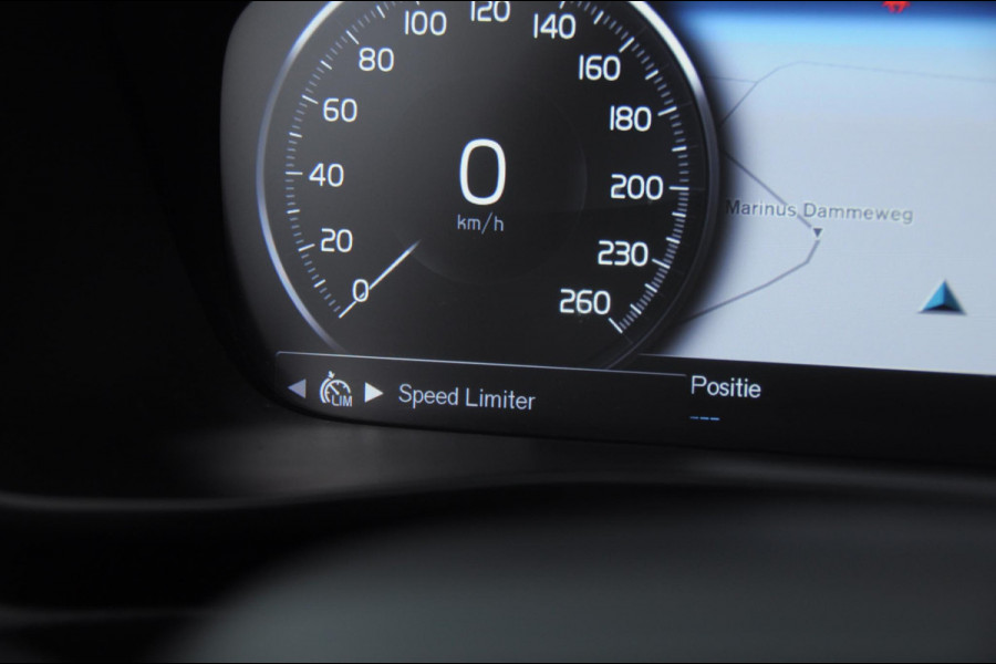 Volvo XC40 T3 163PK / Cruise control / Parkeersensoren met camera / Automatisch climate control / Bluetooth / Metallic lak / Lichtmetalen velgen