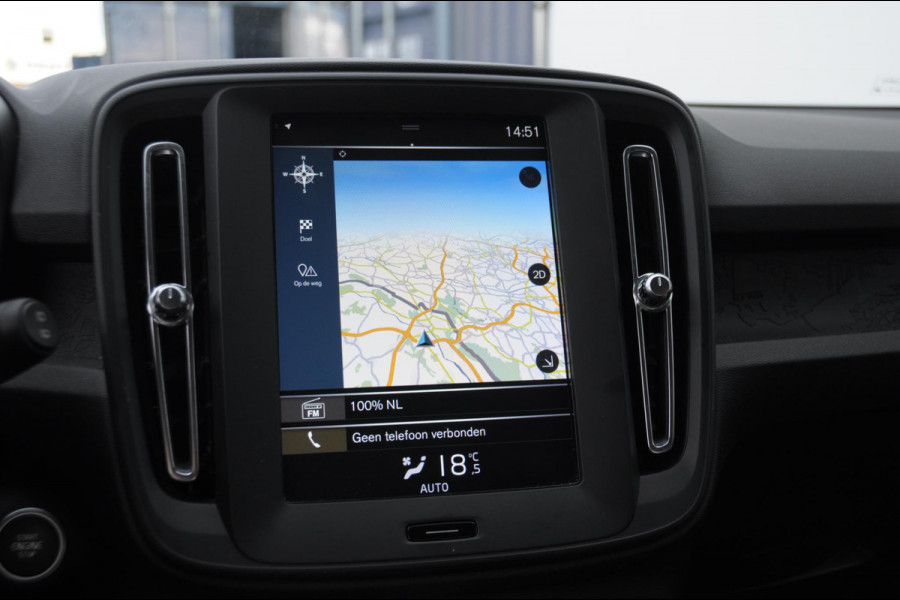 Volvo XC40 T3 163PK / Cruise control / Parkeersensoren met camera / Automatisch climate control / Bluetooth / Metallic lak / Lichtmetalen velgen