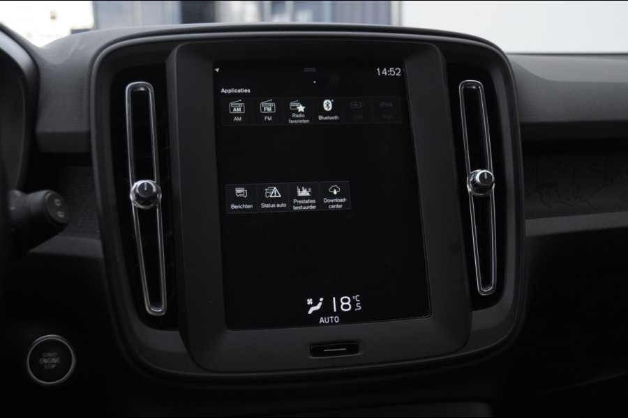 Volvo XC40 T3 163PK / Cruise control / Parkeersensoren met camera / Automatisch climate control / Bluetooth / Metallic lak / Lichtmetalen velgen