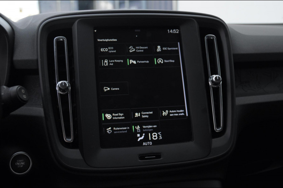Volvo XC40 T3 163PK / Cruise control / Parkeersensoren met camera / Automatisch climate control / Bluetooth / Metallic lak / Lichtmetalen velgen