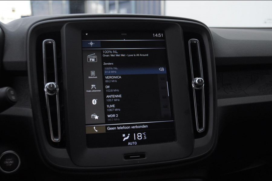 Volvo XC40 T3 163PK / Cruise control / Parkeersensoren met camera / Automatisch climate control / Bluetooth / Metallic lak / Lichtmetalen velgen