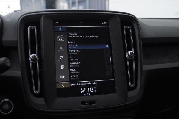 Volvo XC40 T3 163PK / Cruise control / Parkeersensoren met camera / Automatisch climate control / Bluetooth / Metallic lak / Lichtmetalen velgen