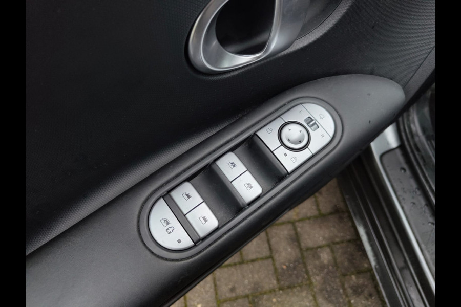 Hyundai IONIQ 5 Style 73kWh SOH 97% Warmtepomp Navi Ecc Camera Pdc DAB Adap.Cruise Apple Carplay Android Auto Privacy Glas Lmv 19" Led Lane Assist 1e Eigenaar Origineel Nederlandse Auto