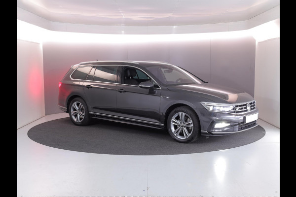 Volkswagen Passat Variant 1.5 TSI R-Line Business 150 pk Automaat (DSG) | Verlengde garantie | Navigatie | Parkeersensoren | Achteruitrijcamera | Stoelverwarming |
