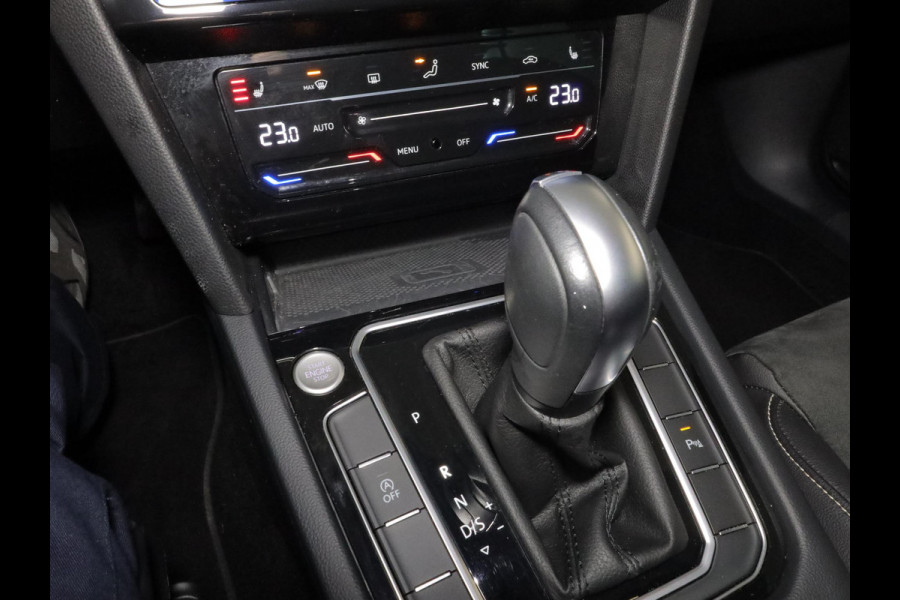 Volkswagen Passat Variant 1.5 TSI R-Line Business 150 pk Automaat (DSG) | Verlengde garantie | Navigatie | Parkeersensoren | Achteruitrijcamera | Stoelverwarming |