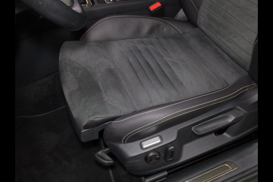 Volkswagen Passat Variant 1.5 TSI R-Line Business 150 pk Automaat (DSG) | Verlengde garantie | Navigatie | Parkeersensoren | Achteruitrijcamera | Stoelverwarming |