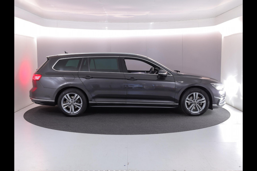 Volkswagen Passat Variant 1.5 TSI R-Line Business 150 pk Automaat (DSG) | Verlengde garantie | Navigatie | Parkeersensoren | Achteruitrijcamera | Stoelverwarming |