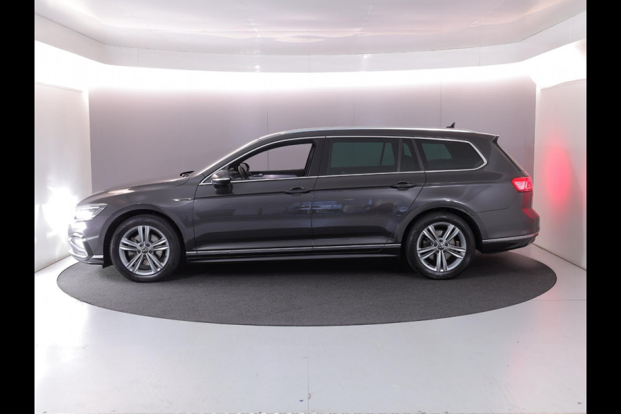 Volkswagen Passat Variant 1.5 TSI R-Line Business 150 pk Automaat (DSG) | Verlengde garantie | Navigatie | Parkeersensoren | Achteruitrijcamera | Stoelverwarming |