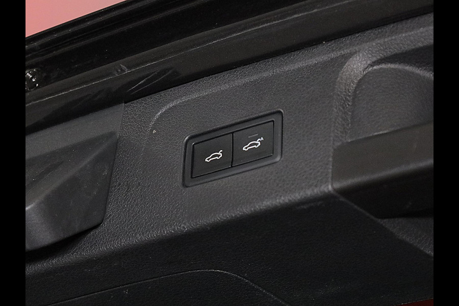 Volkswagen Passat Variant 1.5 TSI R-Line Business 150 pk Automaat (DSG) | Verlengde garantie | Navigatie | Parkeersensoren | Achteruitrijcamera | Stoelverwarming |