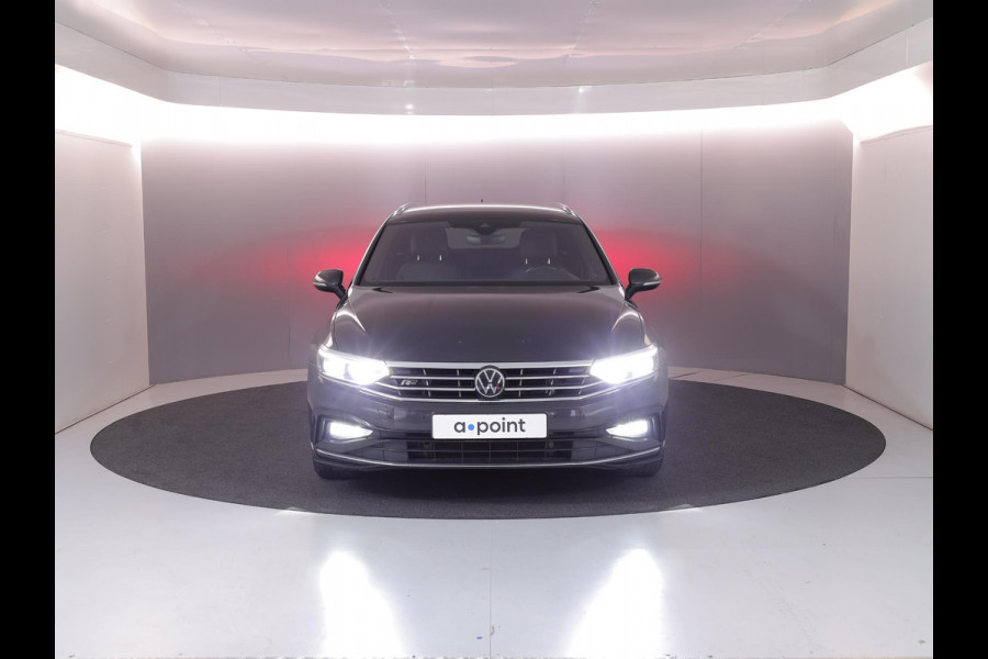 Volkswagen Passat Variant 1.5 TSI R-Line Business 150 pk Automaat (DSG) | Verlengde garantie | Navigatie | Parkeersensoren | Achteruitrijcamera | Stoelverwarming |