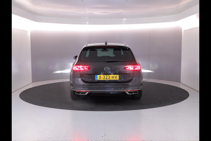 Volkswagen Passat Variant 1.5 TSI R-Line Business 150 pk Automaat (DSG) | Verlengde garantie | Navigatie | Parkeersensoren | Achteruitrijcamera | Stoelverwarming |