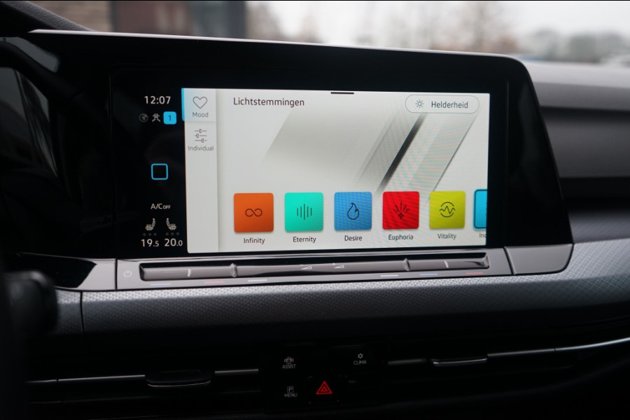 Volkswagen Golf VIII 1.0 TSI Active