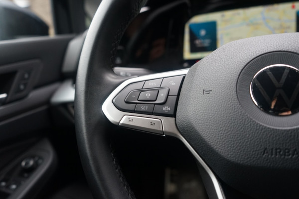 Volkswagen Golf VIII 1.0 TSI Active