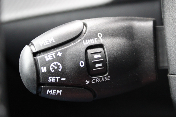 Peugeot 208 Hybrid e-DCS6 GT | Carplay | Led | Cruise | Keyless