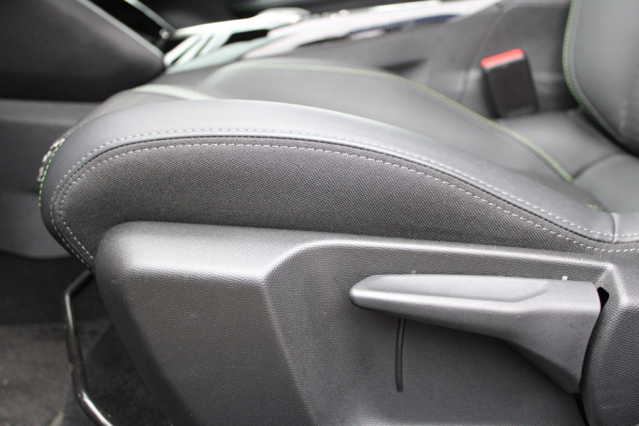 Peugeot 208 Hybrid e-DCS6 GT | Carplay | Led | Cruise | Keyless