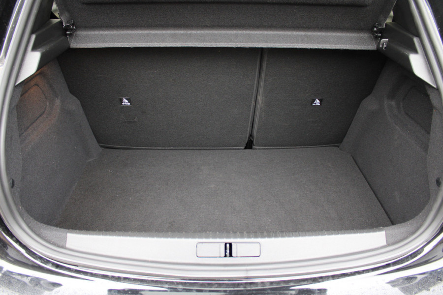 Peugeot 208 Hybrid e-DCS6 GT | Carplay | Led | Cruise | Keyless