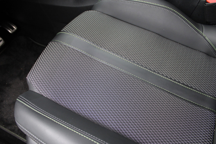 Peugeot 208 Hybrid e-DCS6 GT | Carplay | Led | Cruise | Keyless