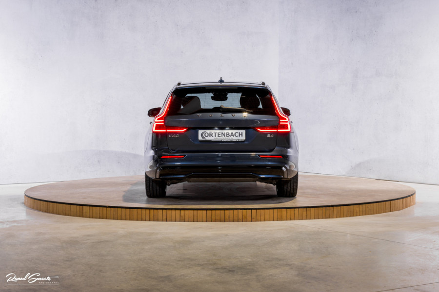 Volvo V60 2.0 B4 Plus Dark | Adaptieve cruise | Memory | Blis | Harman Kardon |