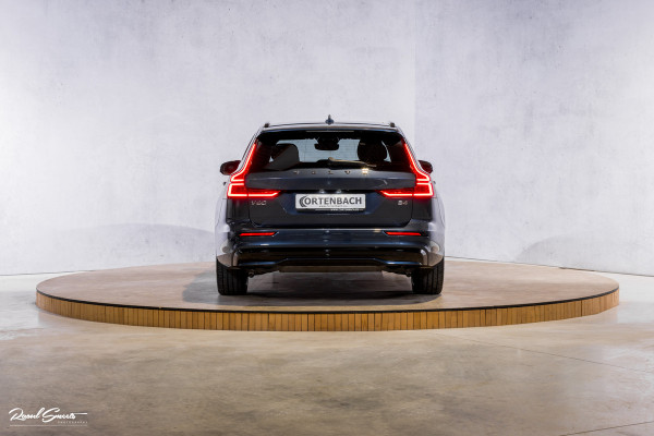 Volvo V60 2.0 B4 Plus Dark | Adaptieve cruise | Memory | Blis | Harman Kardon |