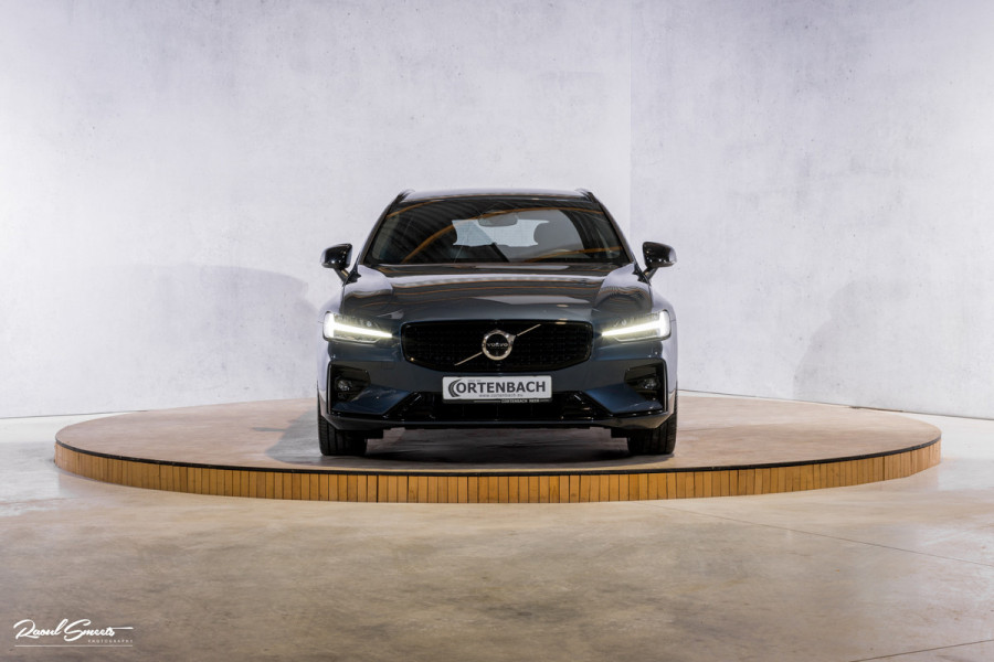 Volvo V60 2.0 B4 Plus Dark | Adaptieve cruise | Memory | Blis | Harman Kardon |