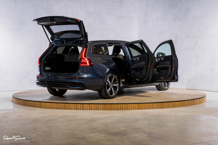 Volvo V60 2.0 B4 Plus Dark | Adaptieve cruise | Memory | Blis | Harman Kardon |