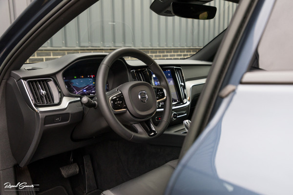 Volvo V60 2.0 B4 Plus Dark | Adaptieve cruise | Memory | Blis | Harman Kardon |