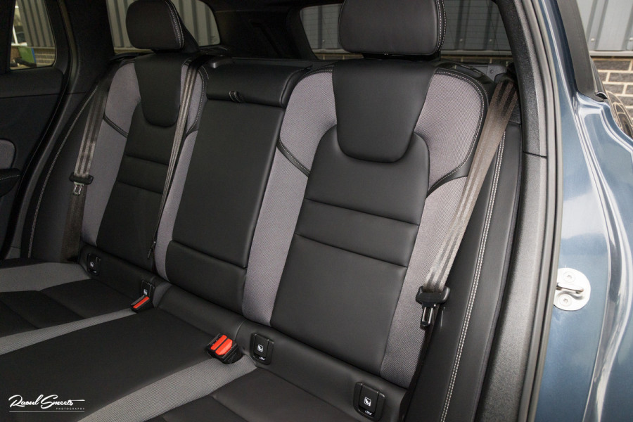 Volvo V60 2.0 B4 Plus Dark | Adaptieve cruise | Memory | Blis | Harman Kardon |