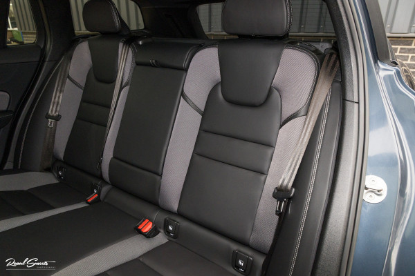 Volvo V60 2.0 B4 Plus Dark | Adaptieve cruise | Memory | Blis | Harman Kardon |