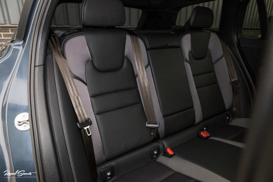 Volvo V60 2.0 B4 Plus Dark | Adaptieve cruise | Memory | Blis | Harman Kardon |