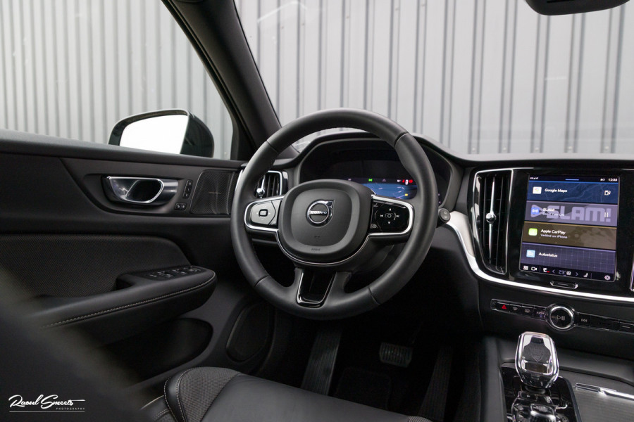 Volvo V60 2.0 B4 Plus Dark | Adaptieve cruise | Memory | Blis | Harman Kardon |