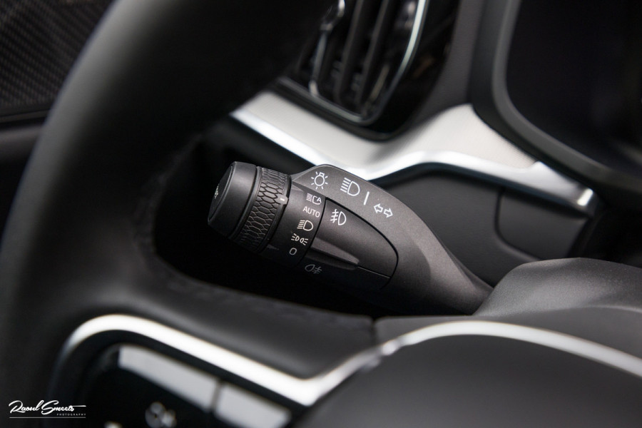 Volvo V60 2.0 B4 Plus Dark | Adaptieve cruise | Memory | Blis | Harman Kardon |