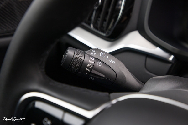 Volvo V60 2.0 B4 Plus Dark | Adaptieve cruise | Memory | Blis | Harman Kardon |