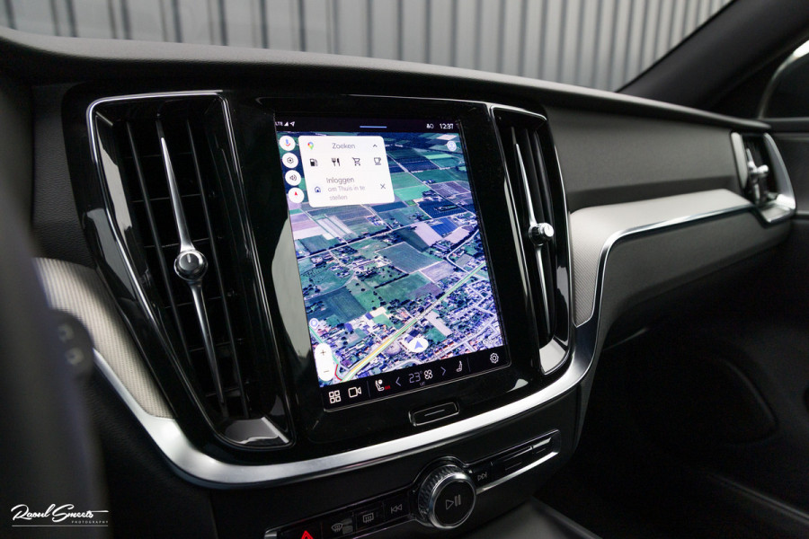 Volvo V60 2.0 B4 Plus Dark | Adaptieve cruise | Memory | Blis | Harman Kardon |