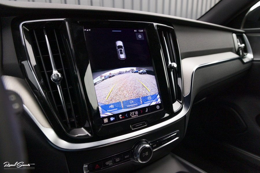 Volvo V60 2.0 B4 Plus Dark | Adaptieve cruise | Memory | Blis | Harman Kardon |