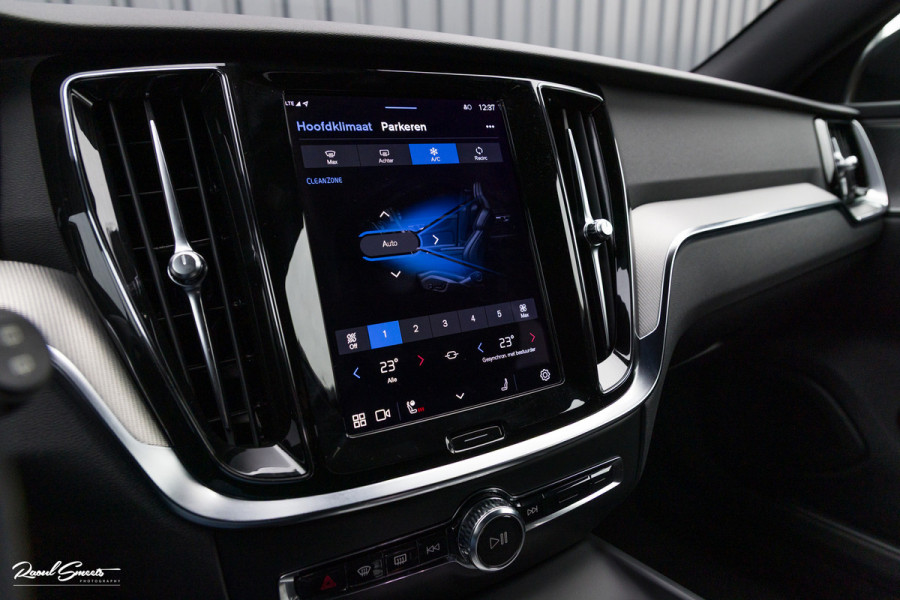 Volvo V60 2.0 B4 Plus Dark | Adaptieve cruise | Memory | Blis | Harman Kardon |