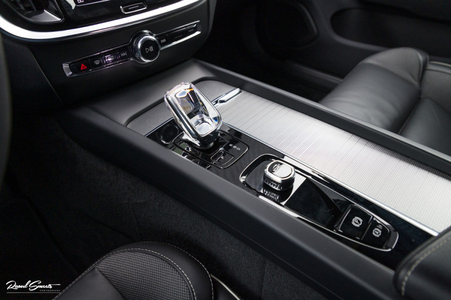 Volvo V60 2.0 B4 Plus Dark | Adaptieve cruise | Memory | Blis | Harman Kardon |