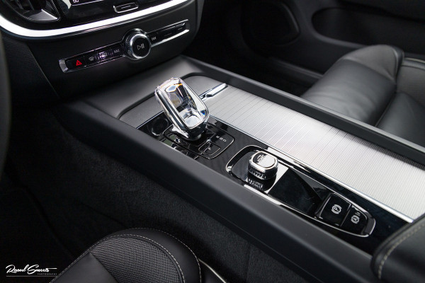 Volvo V60 2.0 B4 Plus Dark | Adaptieve cruise | Memory | Blis | Harman Kardon |