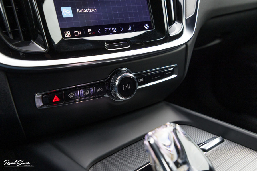 Volvo V60 2.0 B4 Plus Dark | Adaptieve cruise | Memory | Blis | Harman Kardon |