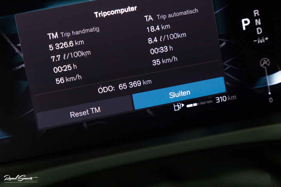 Volvo V60 2.0 B4 Plus Dark | Adaptieve cruise | Memory | Blis | Harman Kardon |