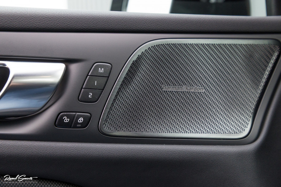 Volvo V60 2.0 B4 Plus Dark | Adaptieve cruise | Memory | Blis | Harman Kardon |