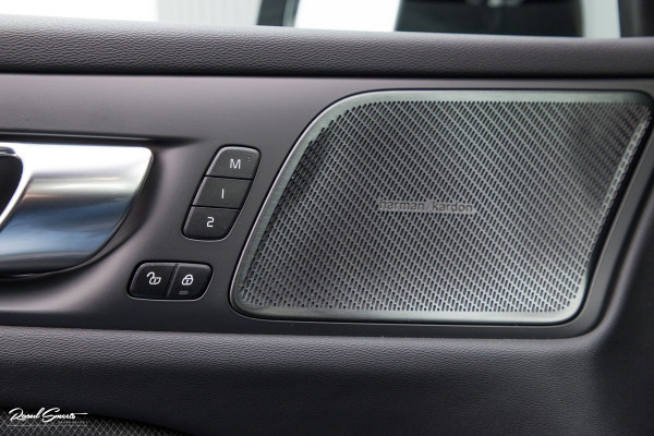 Volvo V60 2.0 B4 Plus Dark | Adaptieve cruise | Memory | Blis | Harman Kardon |
