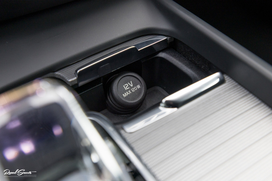 Volvo V60 2.0 B4 Plus Dark | Adaptieve cruise | Memory | Blis | Harman Kardon |